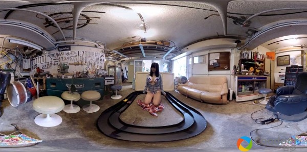 VR全景视频-[美女] 《四驱女郎4K超清版》
